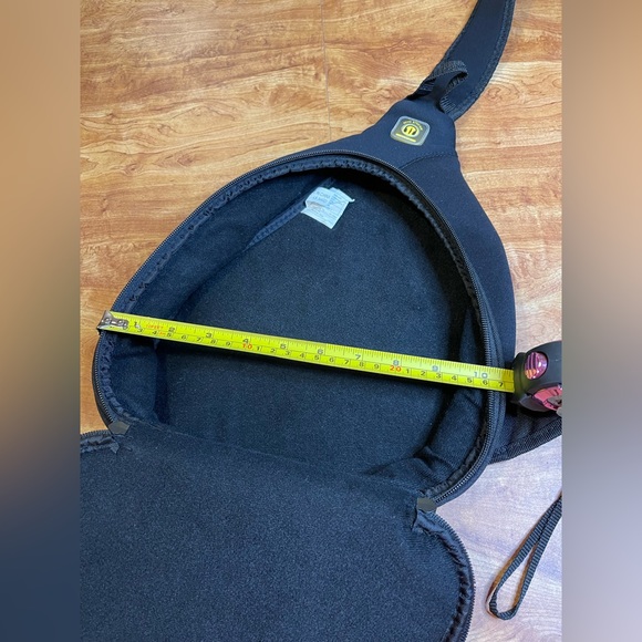 Roots Sport red & black sling back bag - Picture 10 of 12